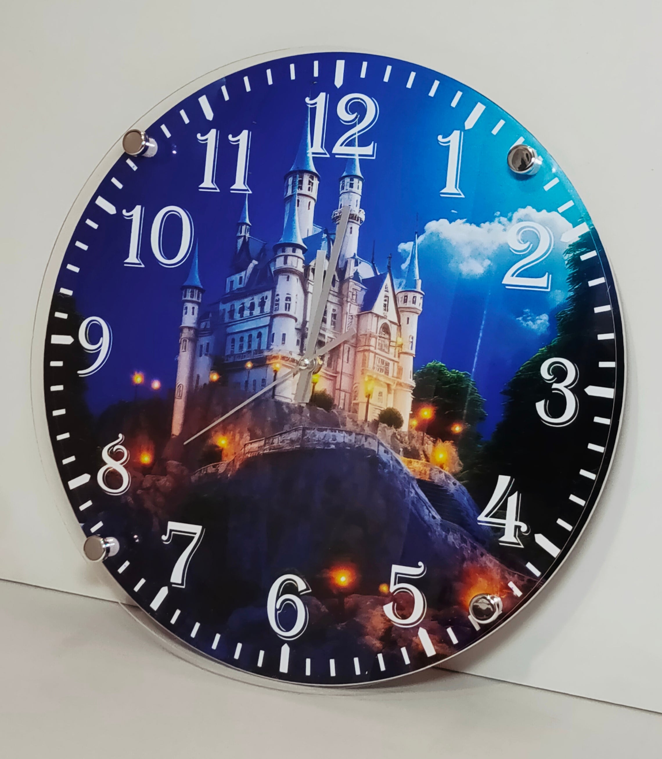 ساعة حائط عصرية